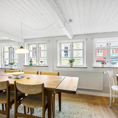 Hyggeligt Gammelt Fiskerhus I *